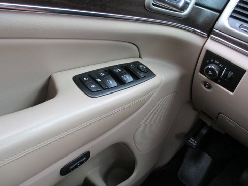 Used 2014 Jeep Grand Cherokee Limited image 23