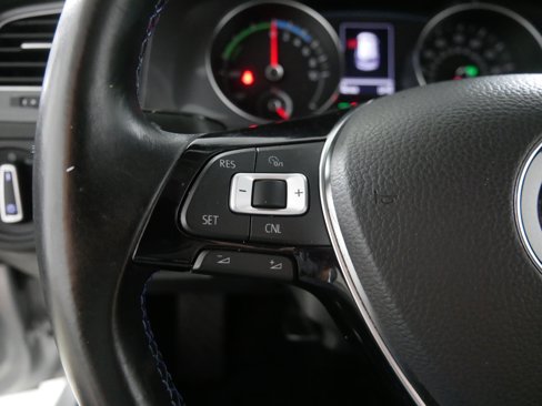 Used 2015 Volkswagen e-Golf SEL Premium image 27