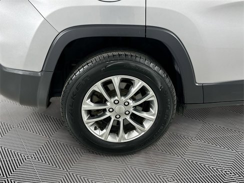 Used 2020 Jeep Cherokee Latitude Plus w/ Cold Weather Group image 30