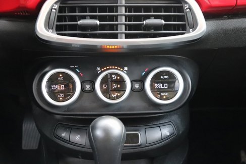 Used 2017 FIAT 500X Lounge image 19