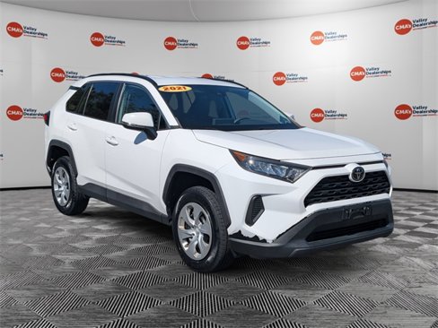 Used 2021 Toyota RAV4 LE image 3