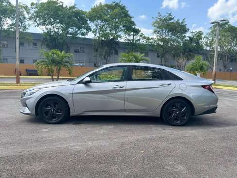 Used 2022 Hyundai Elantra SEL image 7