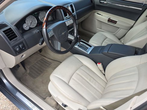 Used 2006 Chrysler 300 C w/ Navigation & Sound Group II image 4