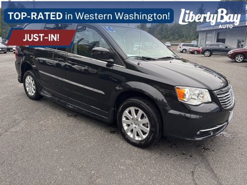 Used 2016 Chrysler Town & Country Touring image 3