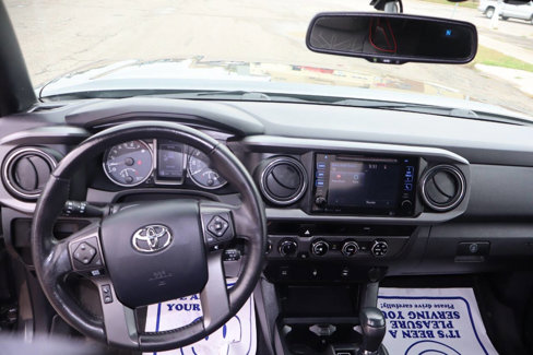 Used 2017 Toyota Tacoma TRD Off-Road image 7