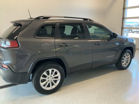 Used 2022 Jeep Cherokee Latitude Lux w/ Mopar Interior Package image 8