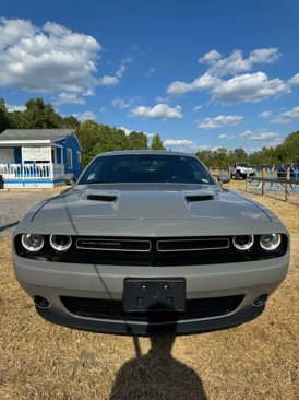 Used 2019 Dodge Challenger SXT image 3