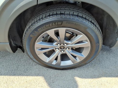 Used 2022 Ford Explorer XLT w/ Equipment Group 202A image 8