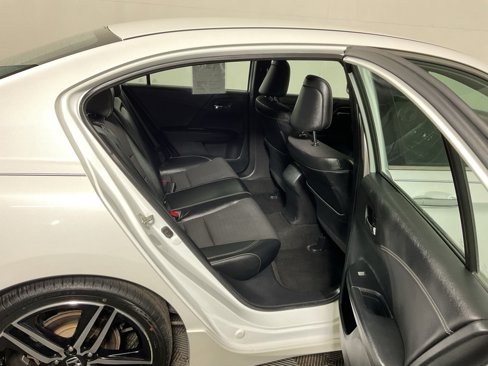 Used 2016 Honda Accord Sport image 32