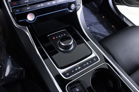Used 2017 Jaguar XE R-Sport image 32