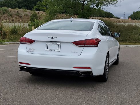 Used 2015 Hyundai Genesis 3.8 image 3