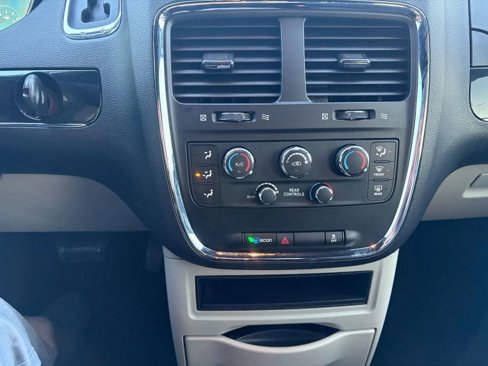 Used 2014 Dodge Grand Caravan SE image 25