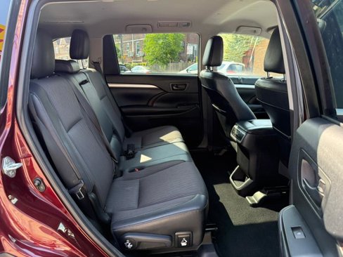 Used 2017 Toyota Highlander Plus image 10