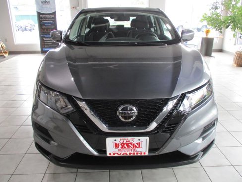 Used 2020 Nissan Rogue Sport S image 2