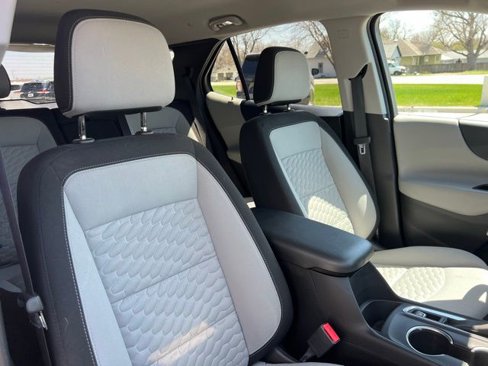 Used 2021 Chevrolet Equinox LT w/ LPO, Floor Liner Package image 16