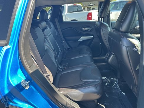 Used 2017 Jeep Cherokee Trailhawk w/ Cold Weather Group image 19