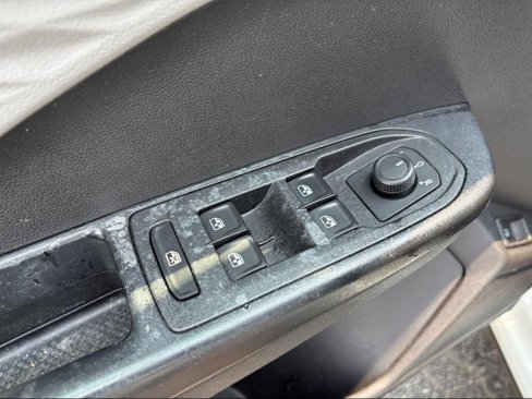 Used 2022 Volkswagen Taos S image 22