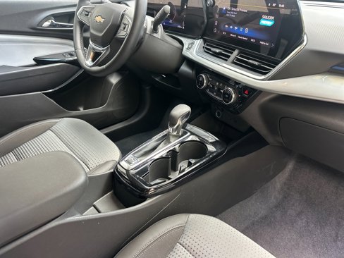 Used 2024 Chevrolet Trax LT w/ Driver Confidence Package image 17