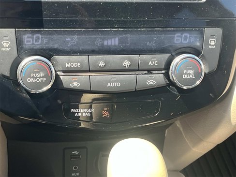 Used 2015 Nissan Rogue SV image 24