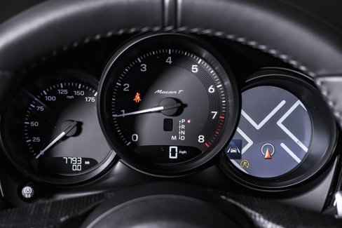 Certified 2025 Porsche Macan Turbo image 21