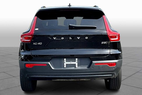 Used 2023 Volvo XC40 B5 Plus w/ Driver Assist Package image 4