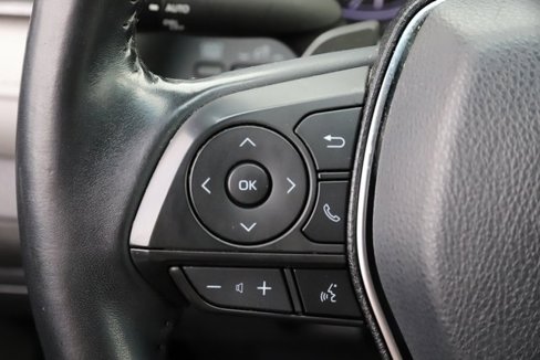Used 2020 Toyota Camry SE image 16
