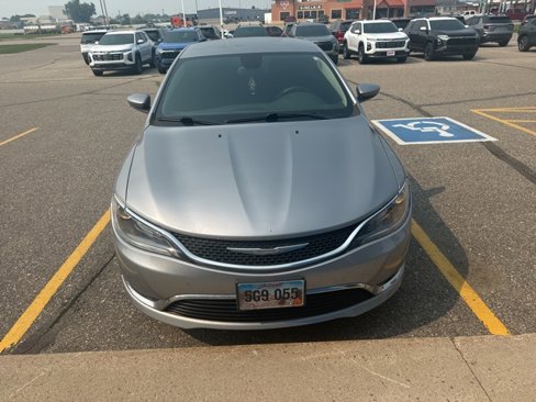 Used 2015 Chrysler 200 Limited image 2
