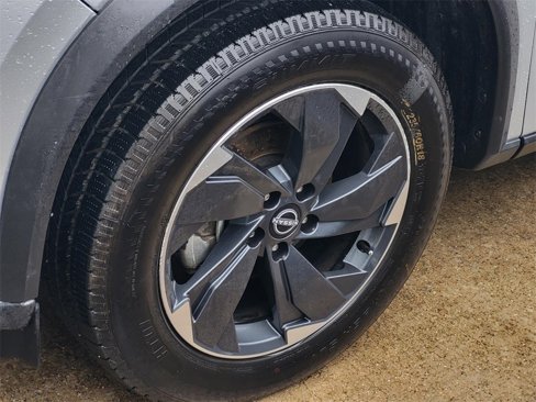 Used 2024 Nissan Rogue SV image 5