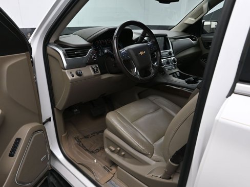 Used 2019 Chevrolet Tahoe LT w/ Luxury Package image 4