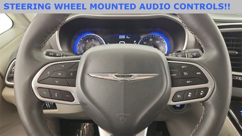 Used 2023 Chrysler Pacifica Touring-L image 25