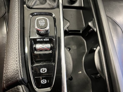 Used 2018 Volvo XC90 T5 Momentum w/ Convenience Package image 18