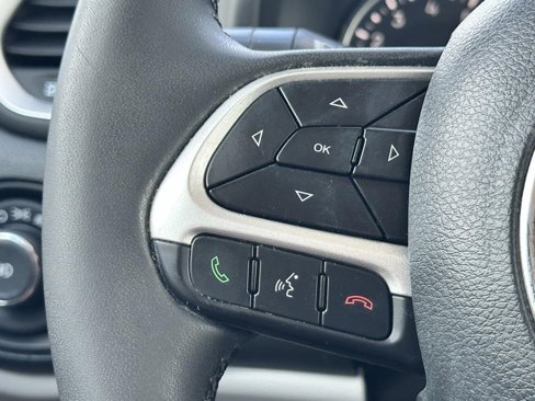 Used 2020 Jeep Renegade Latitude w/ Popular Equipment Group image 21