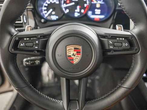 Certified 2024 Porsche Macan w/ Premium Plus Package image 17