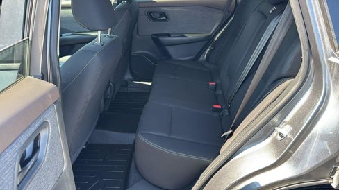 Used 2023 Nissan Rogue S image 21