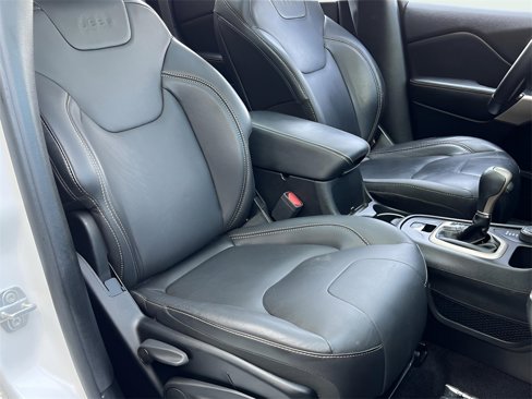 Used 2018 Jeep Cherokee Limited image 16