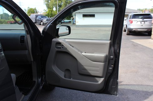 Used 2015 Nissan Frontier SV image 32
