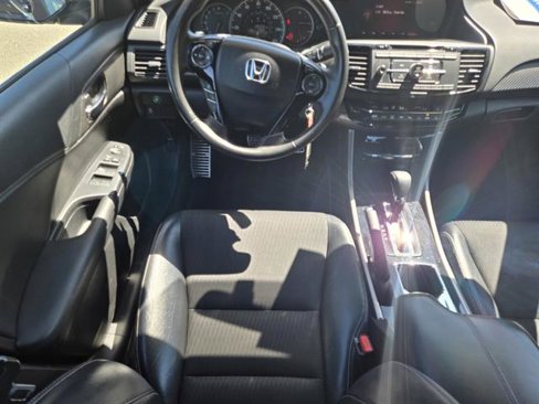 Used 2017 Honda Accord Sport image 11