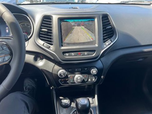 Used 2023 Jeep Cherokee Altitude Lux image 17
