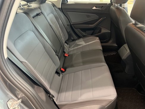 Used 2025 Volkswagen Jetta SE image 18