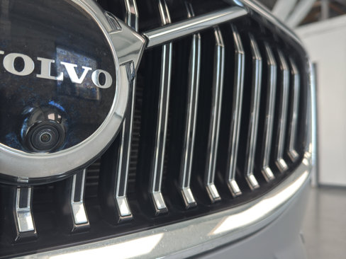 Used 2023 Volvo XC60 B5 Plus image 12
