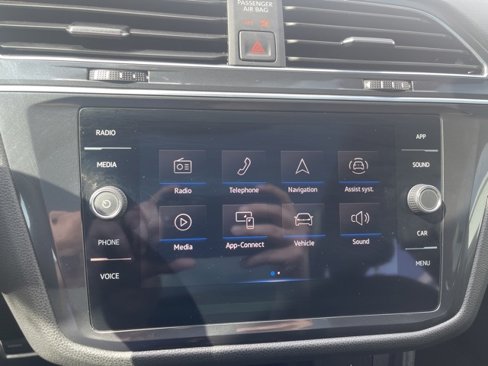 Certified 2022 Volkswagen Tiguan SE R-Line image 23