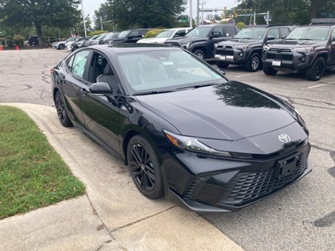 New 2025 Toyota Camry SE image 3