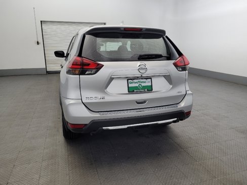 Used 2018 Nissan Rogue S image 6