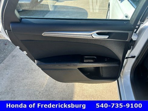 Used 2017 Ford Fusion SE image 15