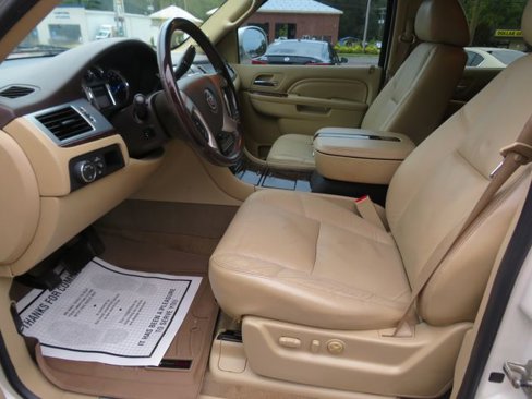 Used 2011 Cadillac Escalade ESV Premium image 20