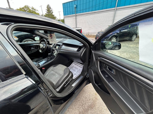 Used 2017 Ford Taurus SHO w/ Sho Performance Package image 9