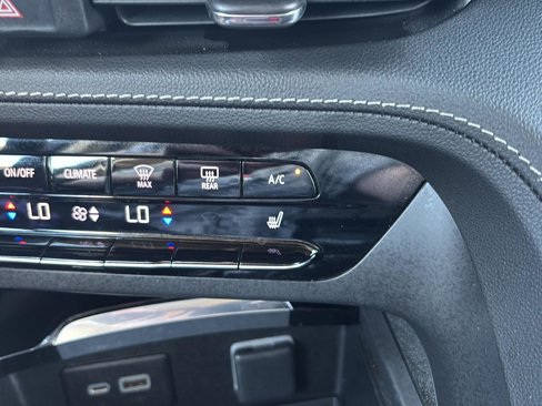 Used 2023 Buick Envision Essence w/ Sport Touring Package image 29