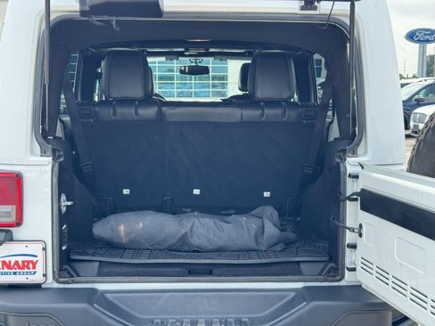 Used 2016 Jeep Wrangler Unlimited Rubicon image 4
