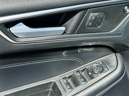 Used 2021 Ford Edge Titanium image 18