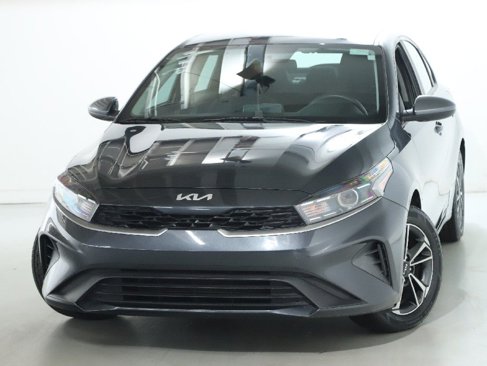 Used 2023 Kia Forte LXS image 3